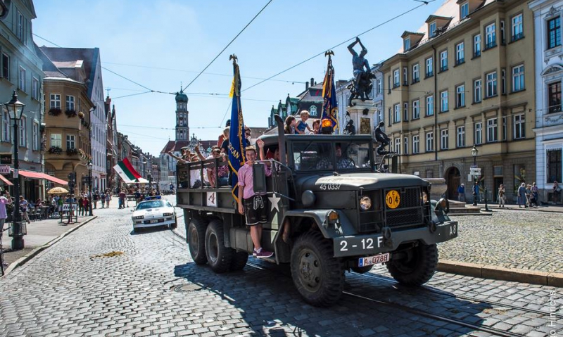 Post GR13 takes part in Plärrer parade