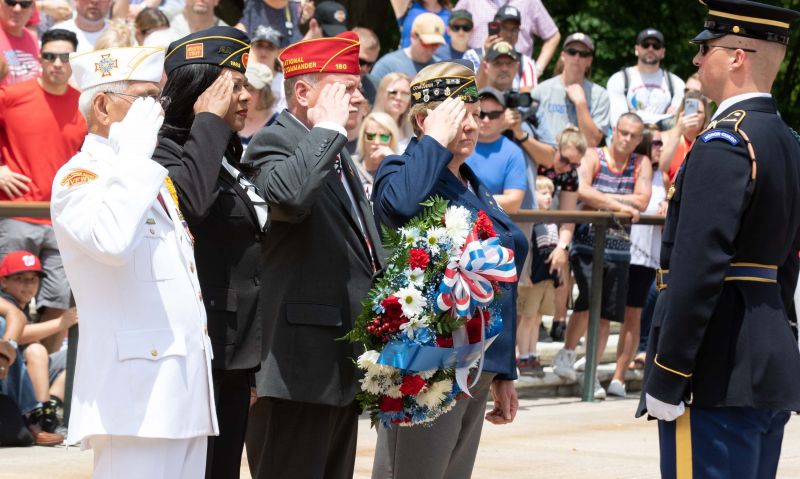 Vice president, American Legion honor fallen servicemembers at Arlington