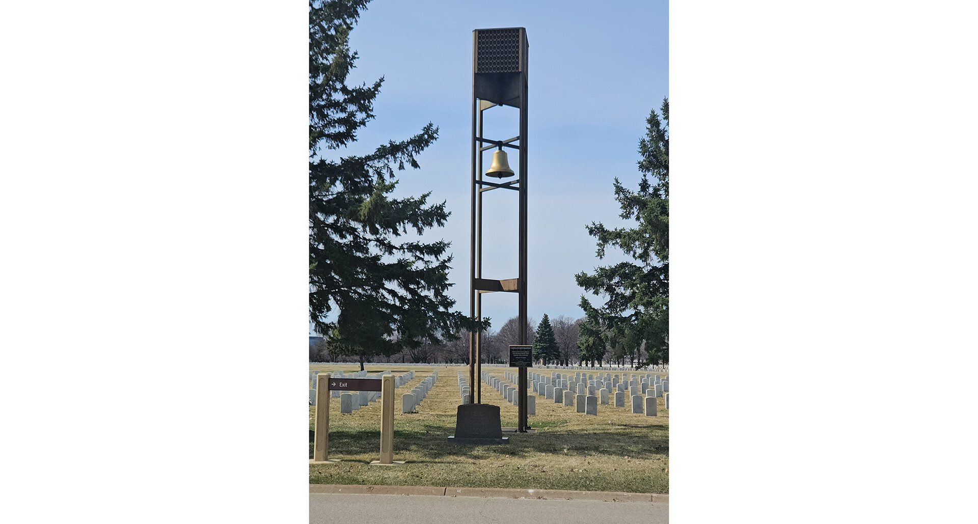 The Fort Snelling carillon, with a new plaque crediting Legion and other donors. (Photo by Glenn Anderson)