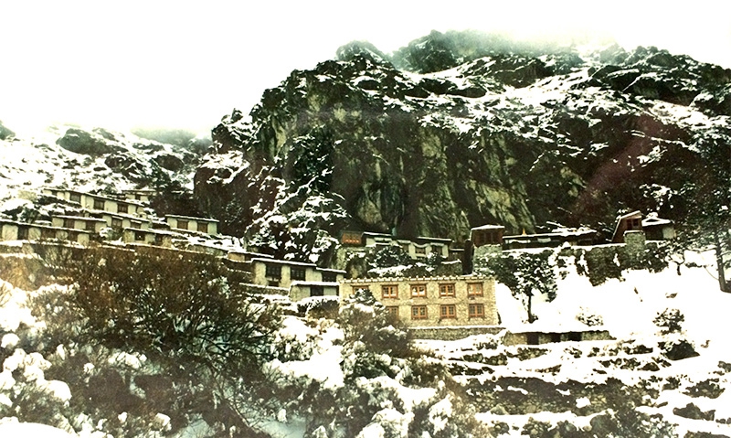 Legionnaires provide tents to villagers in the Himalayas