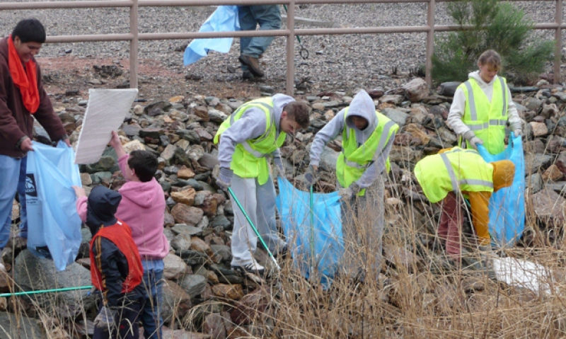 Youth take on highway litter