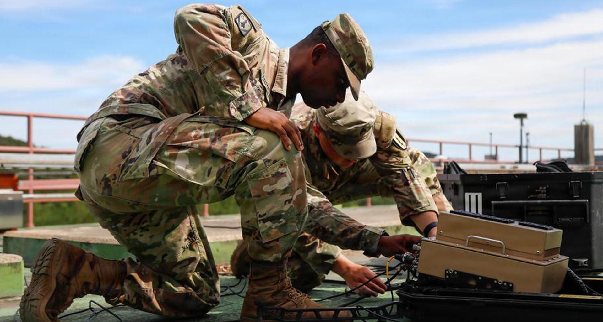 U.S. soldiers inspect communications equipment in support of Ulchi Freedom Shield at CP Tango, South Korea, Aug. 11, 2026. (Shin Haegyeom/U.S Army)