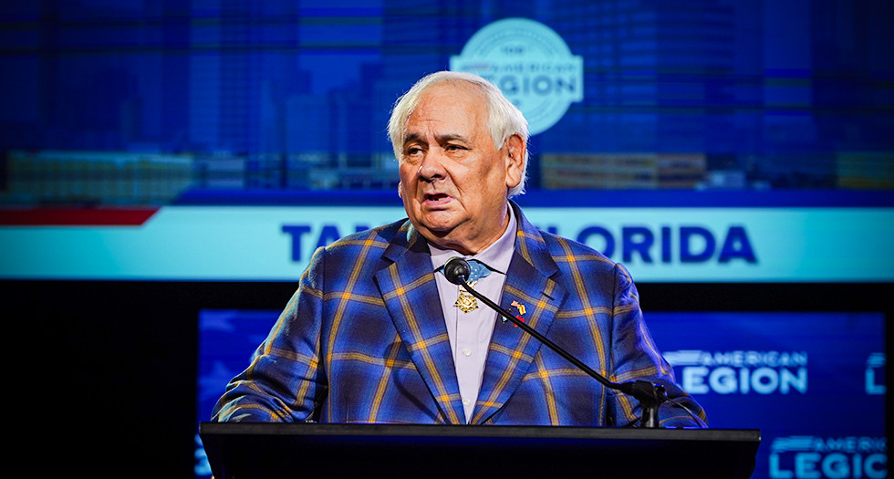Medal of Honor recipient Dwight Birdwell speaks at the 106th American Legion National Convention at the Tampa Convention Center in Tampa, Fla., Aug. 26. Photo by Jeric Wilhelmsen/The American Legion