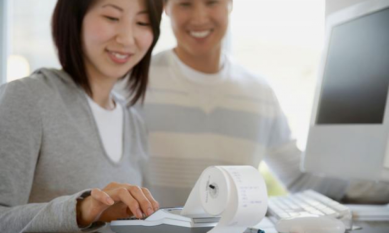 What to know when comparing
Roth, traditional IRAs