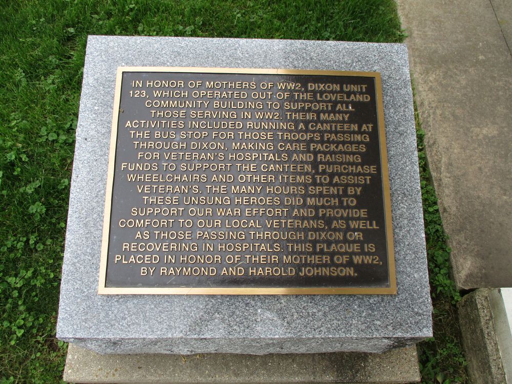Mothers of WWII Dixon Memorial
