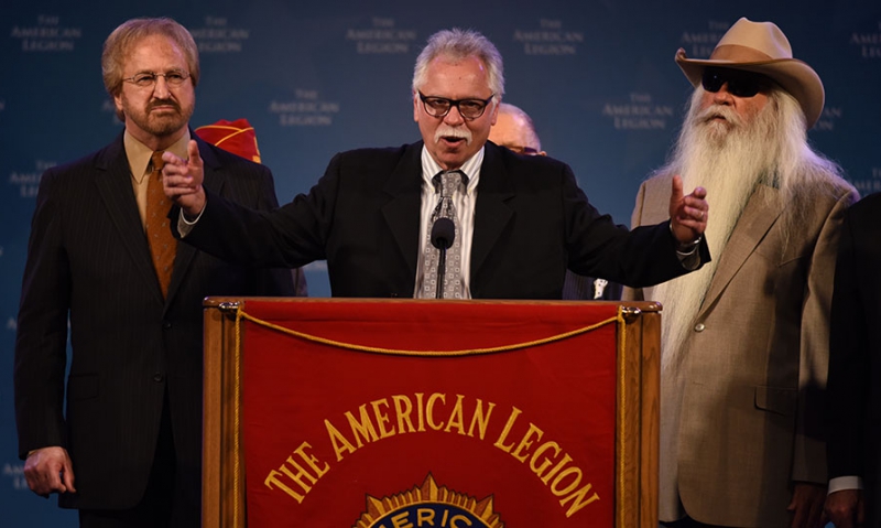 Commander applauds Oak Ridge Boys