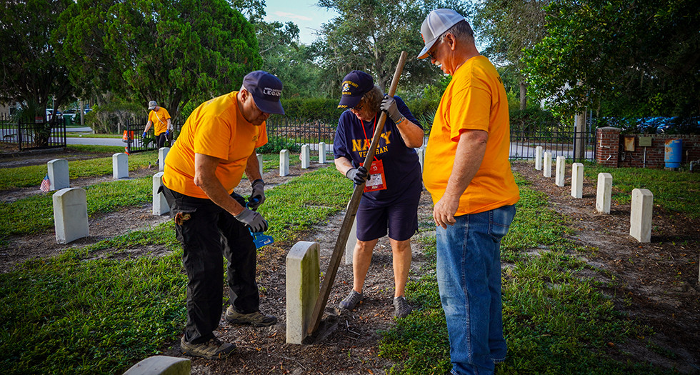 The American Legion Family worked In the USS Tampa American Legion Post 5 cemetery during the annual National Convention community service project. Photo by Jeric Wilhelmsen