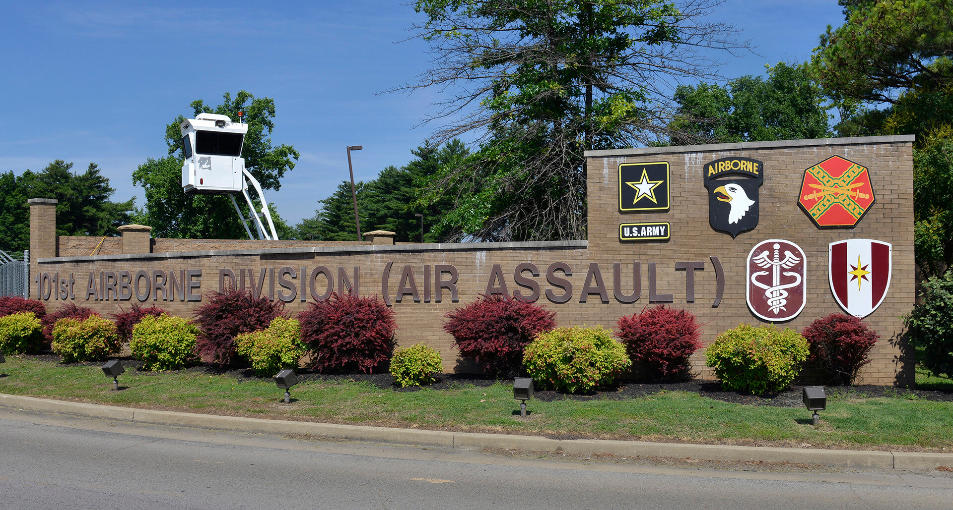 The entrance sign outside Gate 4 at Fort Campbell, Ky., on June 4, 2015. (U.S. Army photo by Sam Shore/Released)