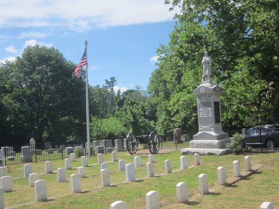 Soldier Monument and Cannon in Aspen Grove Cemetery