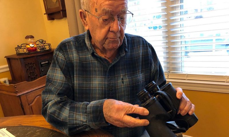 World War II veteran recalls kamikazes, seasickness and binoculars