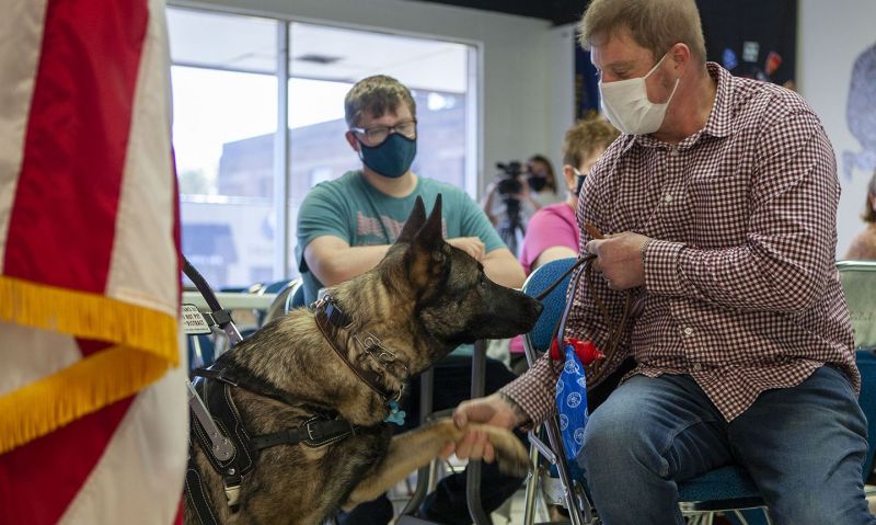 Legion-supported PAWS for Veterans Therapy Act passes House