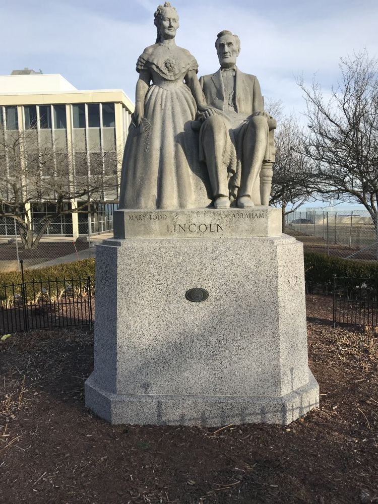 Abe and Mary Todd Lincoln Statute, Racine, Wisconsin