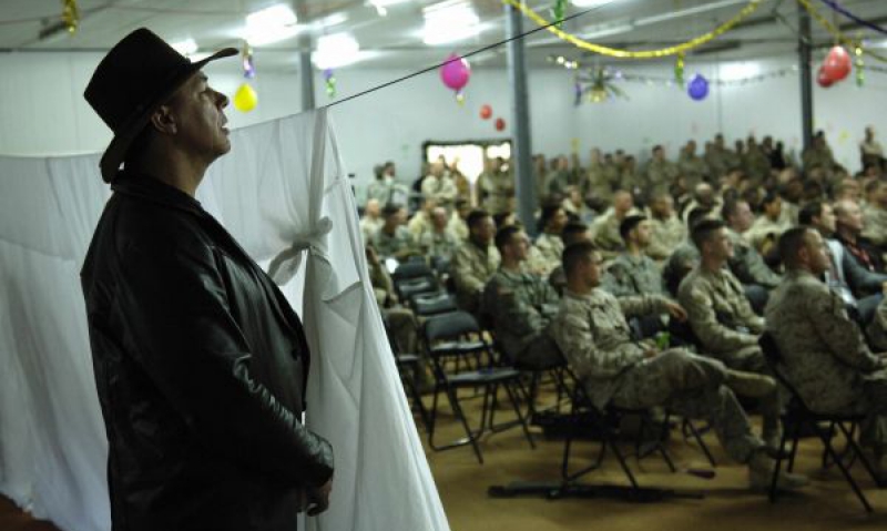 Peterson spending holidays in Iraq