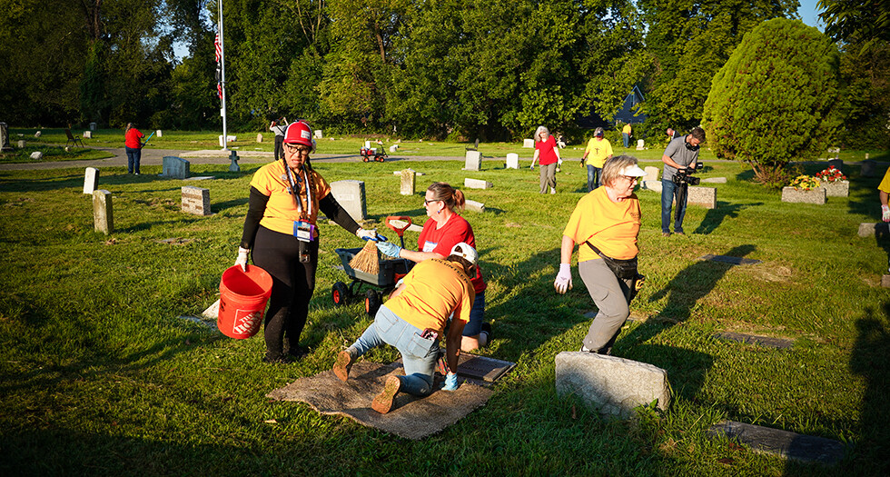 More than 50 American Legion Family volunteers kicked off The American Legion National Convention by helping to clean up Greenwood Cemetery in Louisville, Ky. (Photo by Jeric Wilhelmsen)