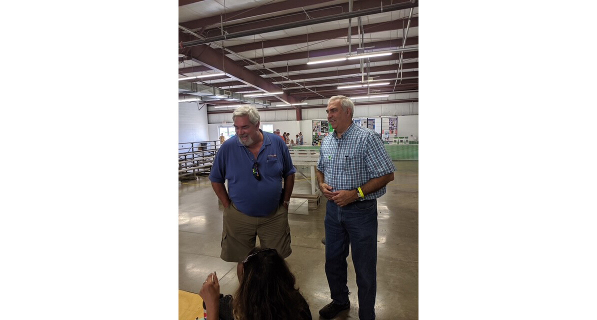 Steve Calhoun (right) with his brother. (Photo via Steve Calhoun)