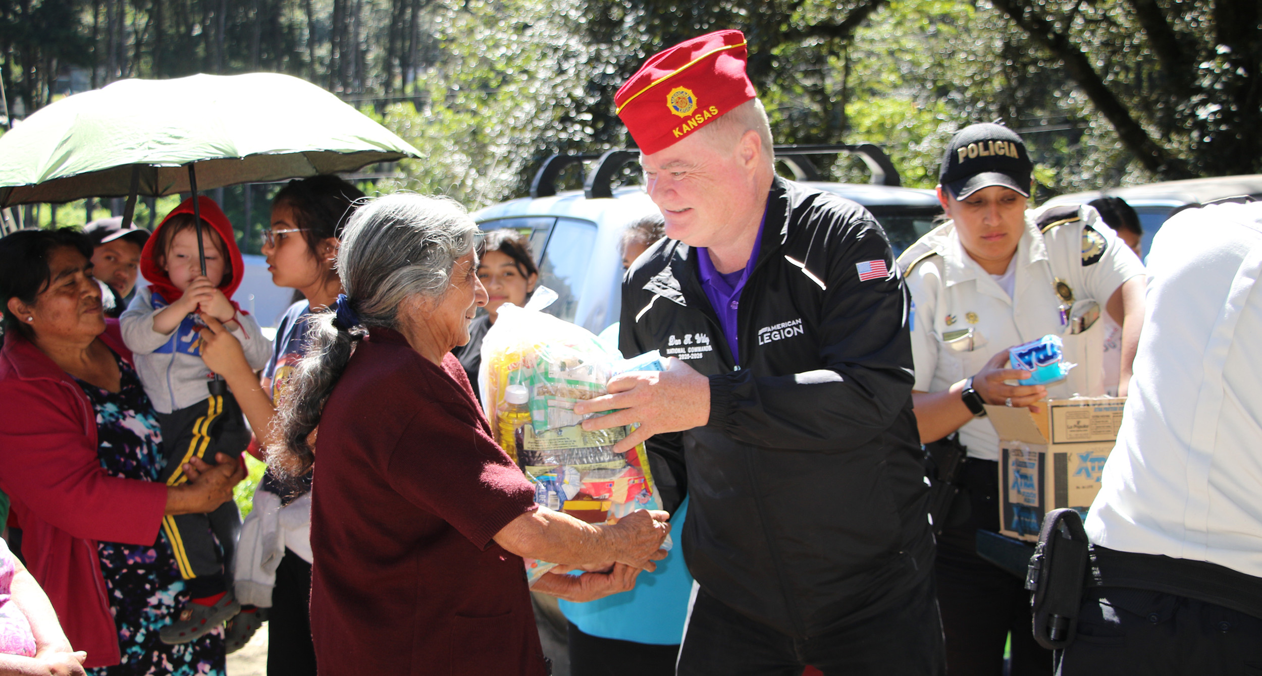 The national commander visited different villages in Antigua, Guatemala, to distribute food.