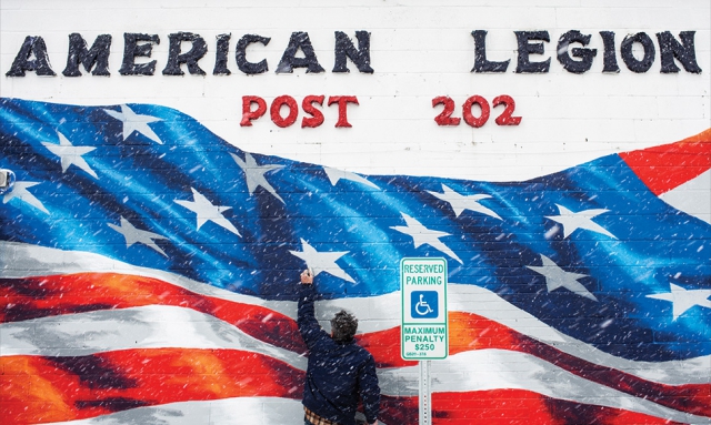 Artist paints old glory to thank veterans