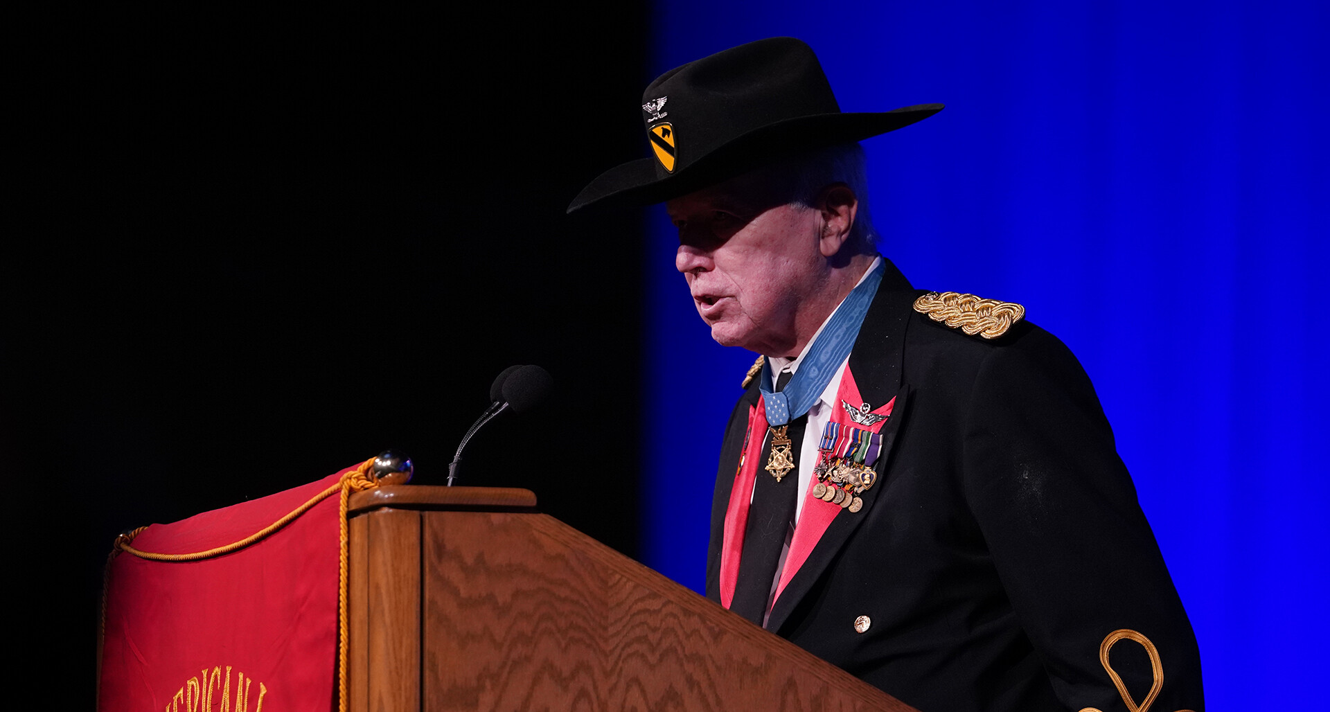 Medal of Honor Recipient Bruce Crandall speaks during the 102nd National Convention in 2021. (Photo by Ben Mikesell)