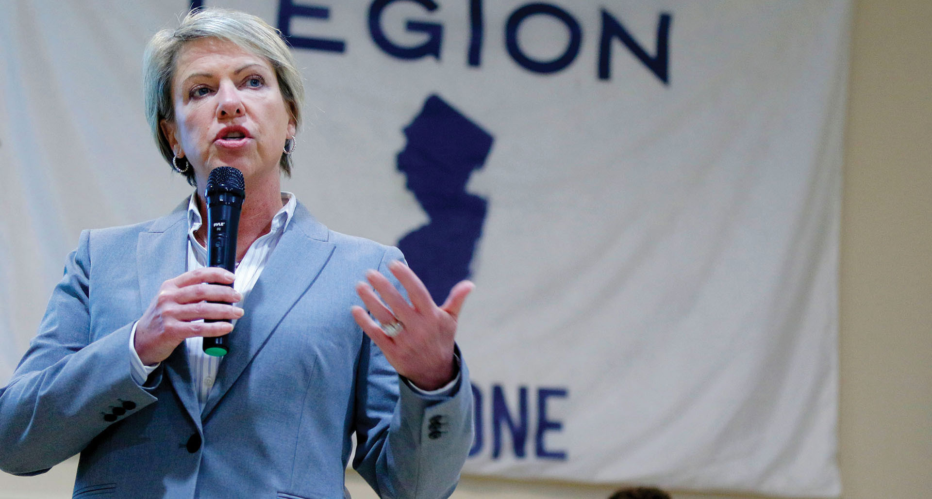 Wendy Lasko of the Columbia Lighthouse Project conducts Be the One training at American Legion Post 5 in Rahway, N.J., on March 15, 2025. Photo by Thomas P. Costello