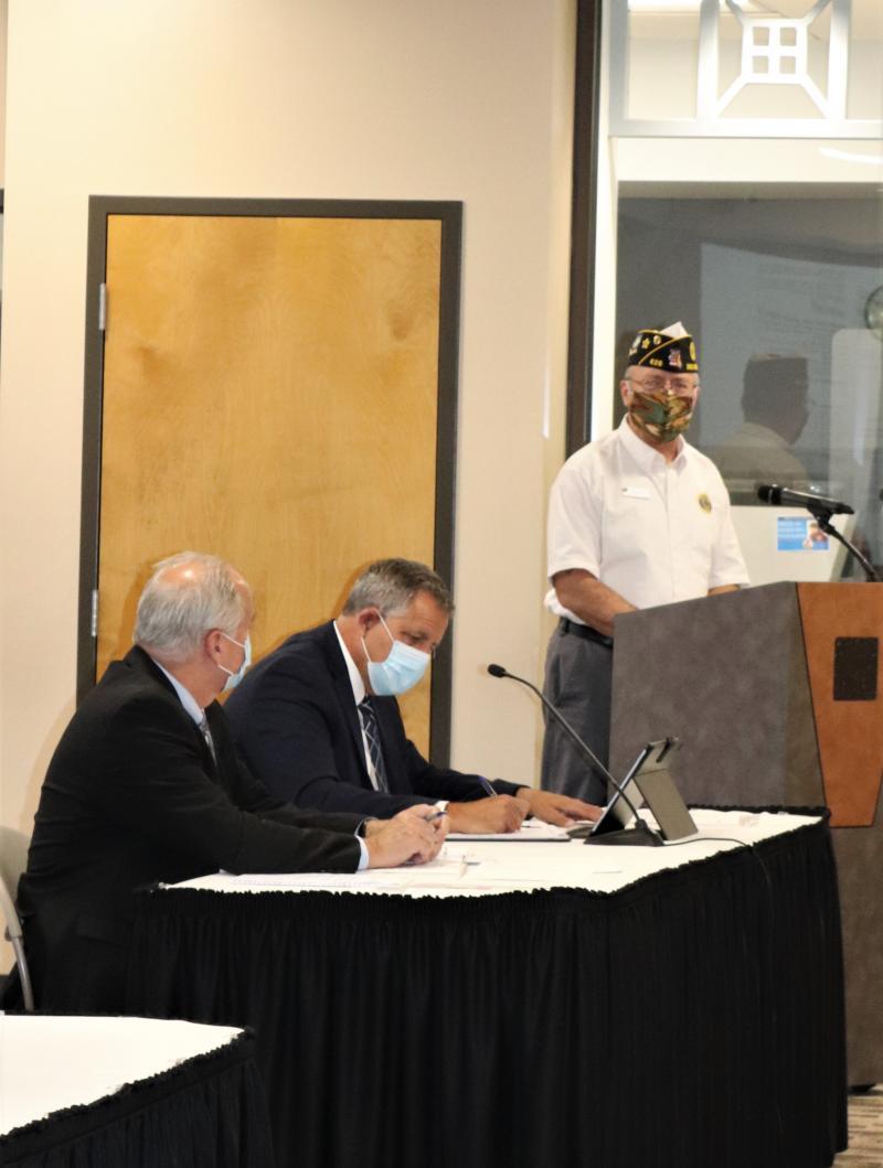 Commander shares success stories with local city council