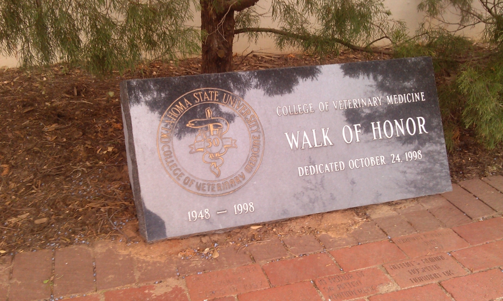 Veterinary Medicine &quot;Walk of Honor&quot; and Military Veterinarian Honor Court