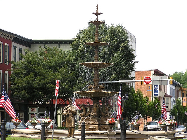 Civil War Memorial Fountain and Union Soldier
