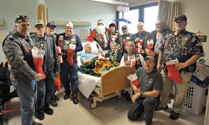 Arizona Riders take Christmas to veterans