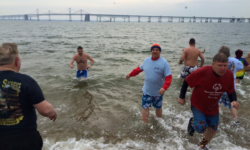 Commander Moss plunges for Special Olympics