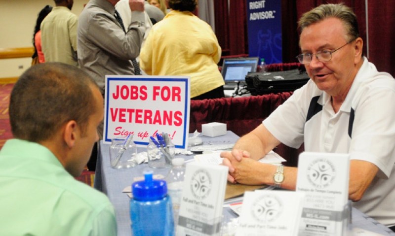 Table manners: 3 key tips for job fairs