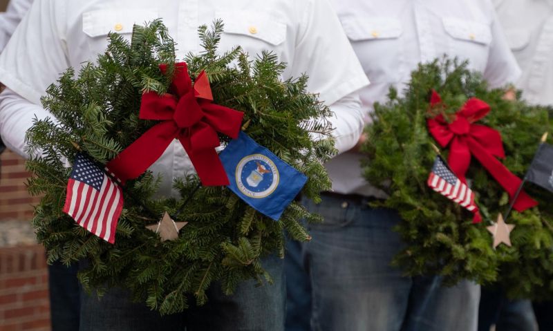 Illinois post continues to bring Wreaths Across America to small village