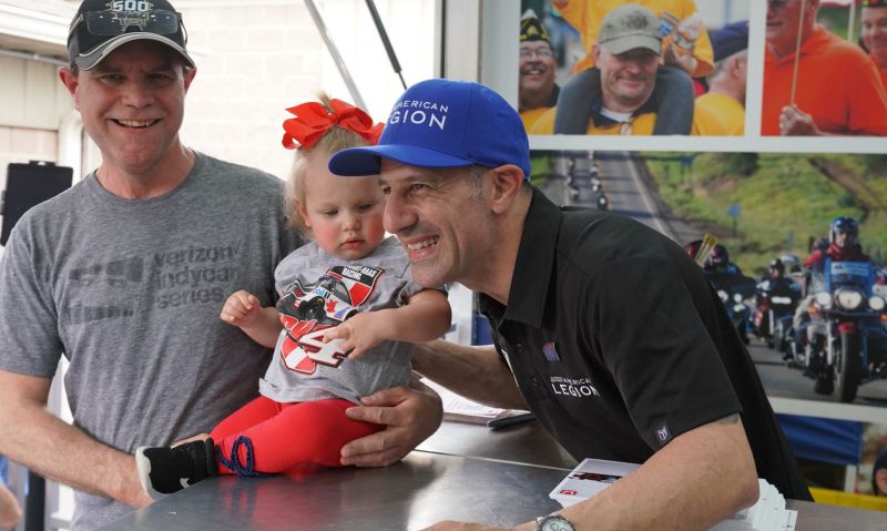 Racing fans get a chance to meet with Kanaan, learn about ‘Be the One’